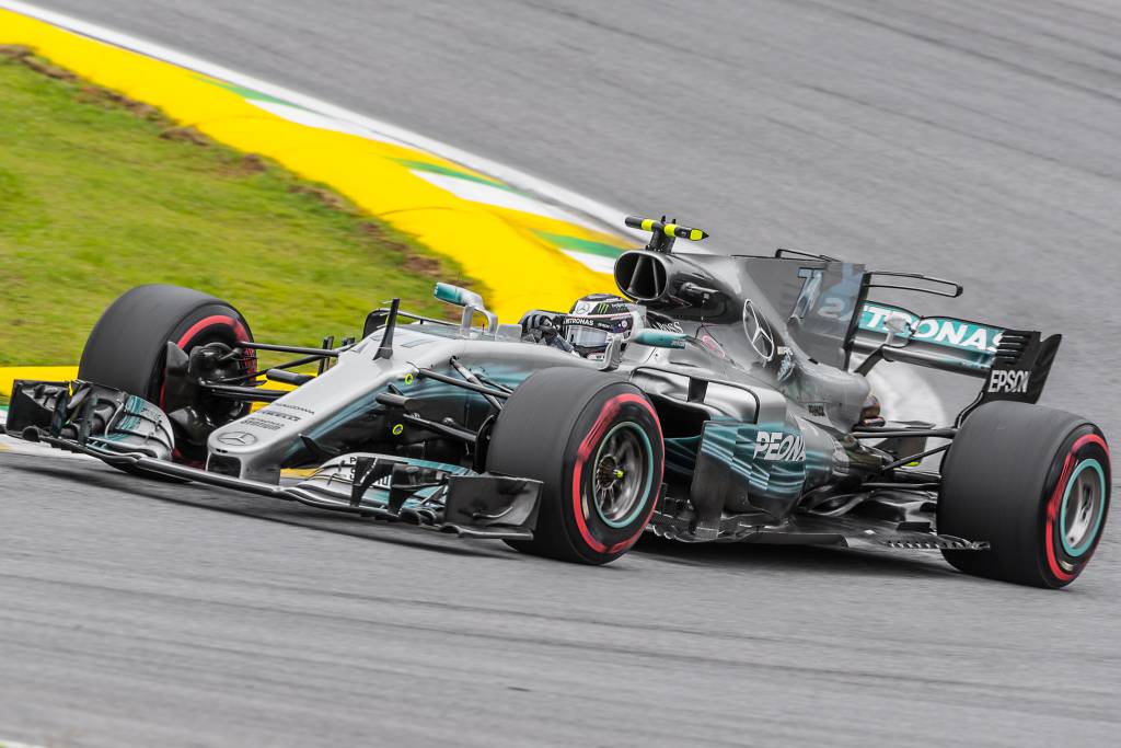 GP Brasil de F-1: Hamilton bate e Bottas é pole em Interlagos