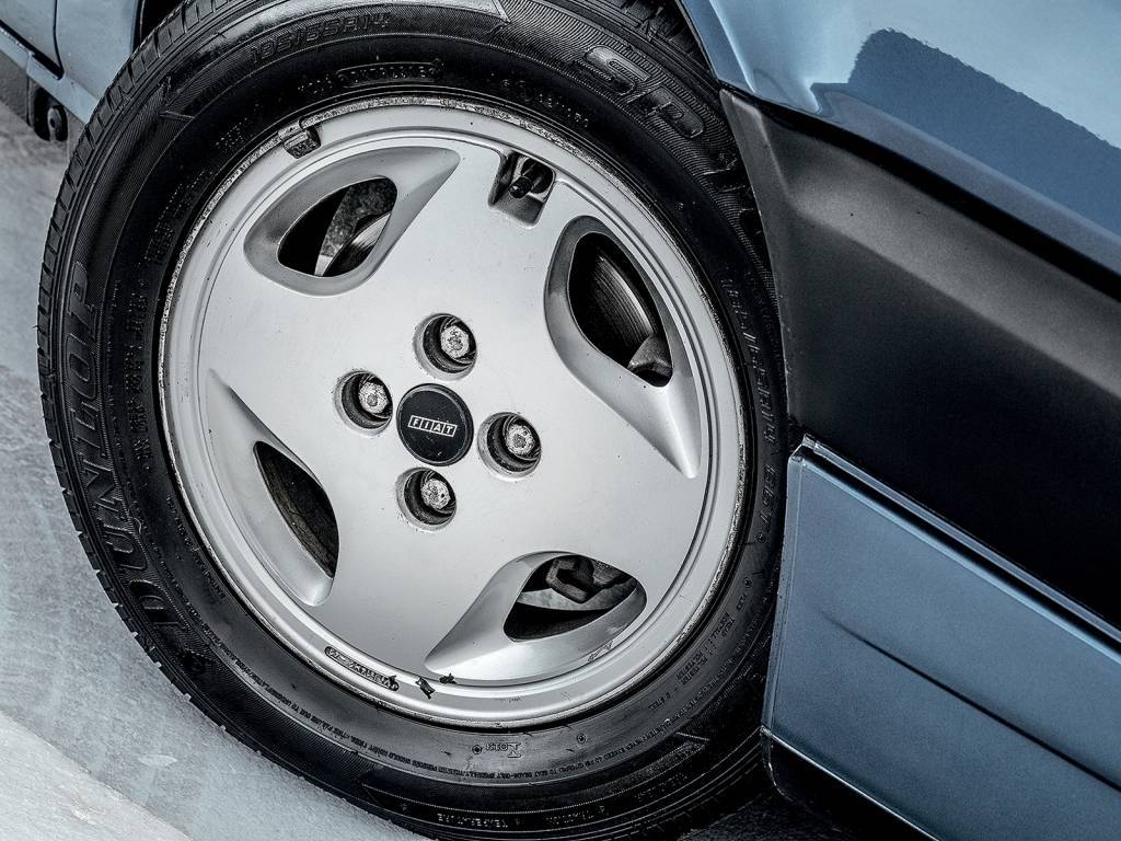 Rodas de liga tinham 14 polegadas