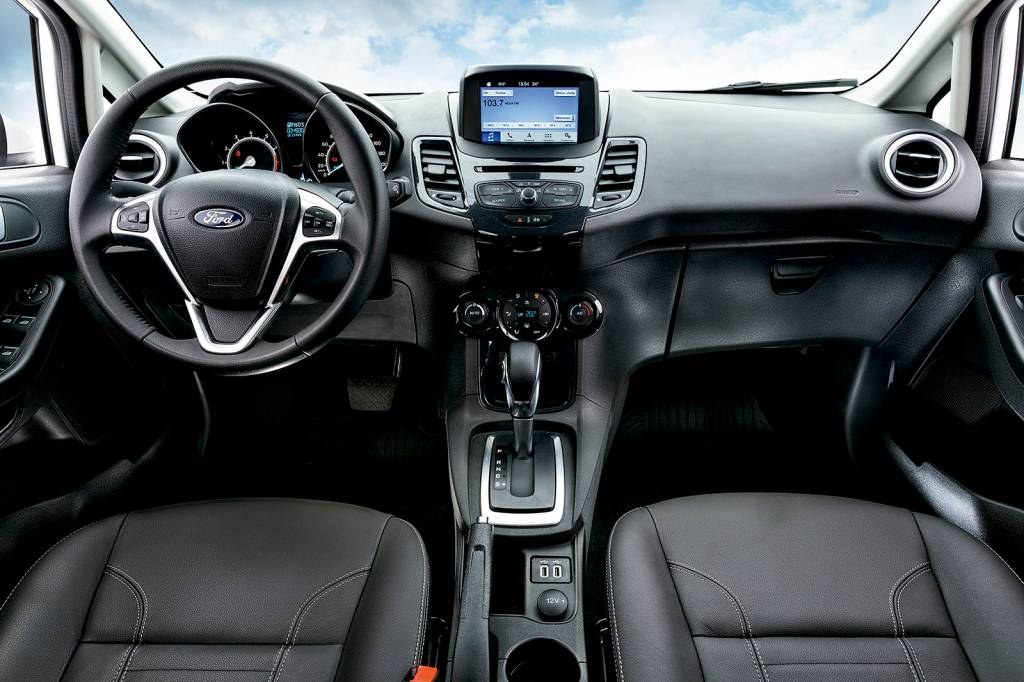 Comparativo: Ford Fiesta x VW Polo