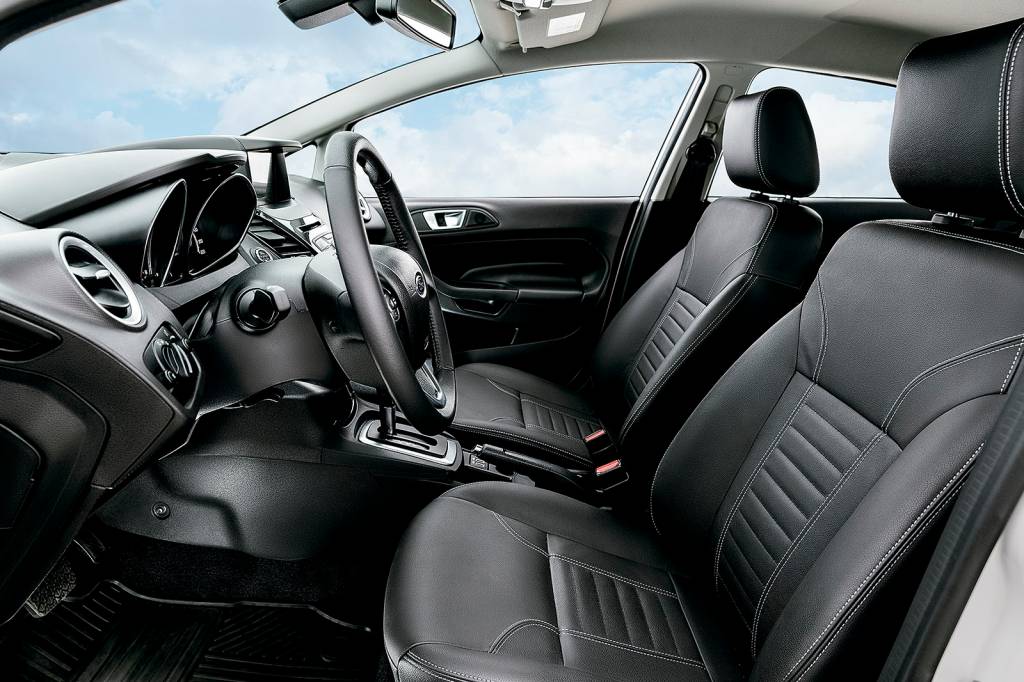 Comparativo: Ford Fiesta x VW Polo