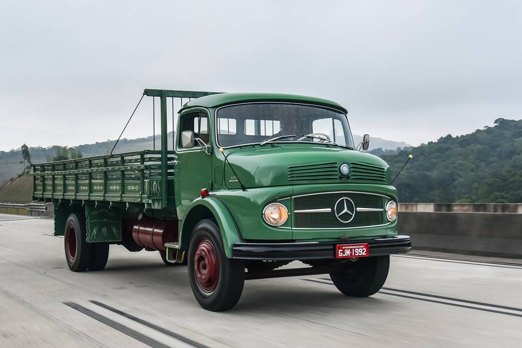 Actros e L-1111: guiamos dois ícones dos caminhões Mercedes-Benz