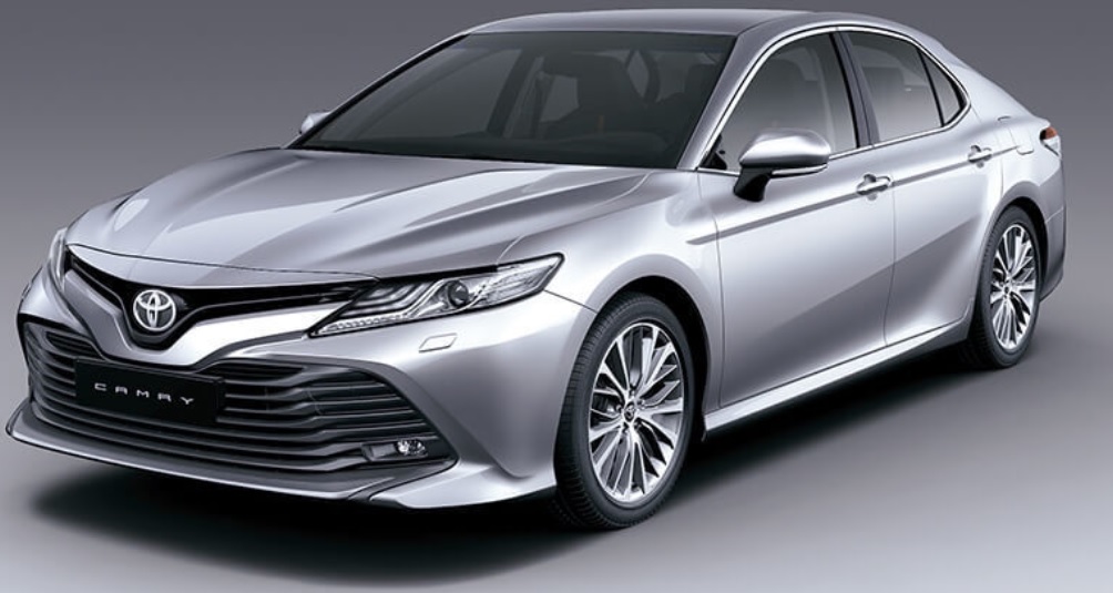 Novo Toyota Camry chega ao Brasil por R$ 189.990