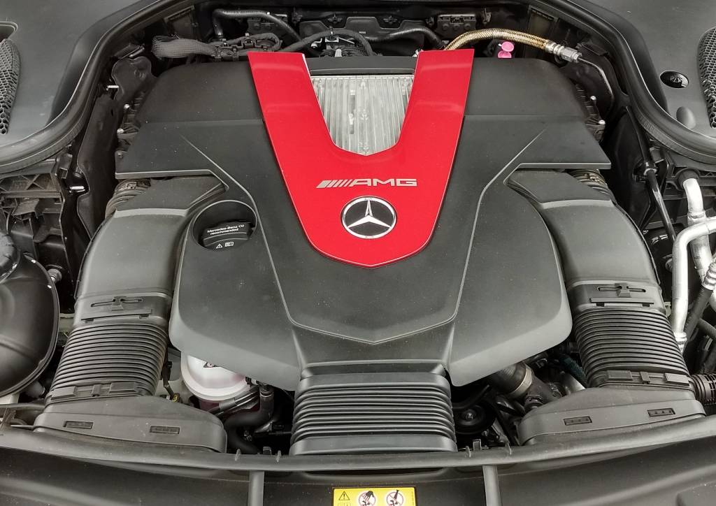 Mercedes-AMG E43 Motor fechada