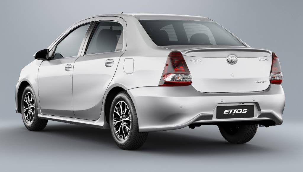 Etios_SD_Platinum_Traseira_Prata Toyota Etios 2018