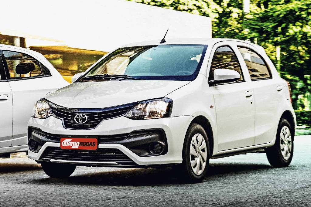 Comparativo Onix x Etios Comparativo: Chevrolet Onix 1.4 Advantage x Toyota Etios 1.3 X