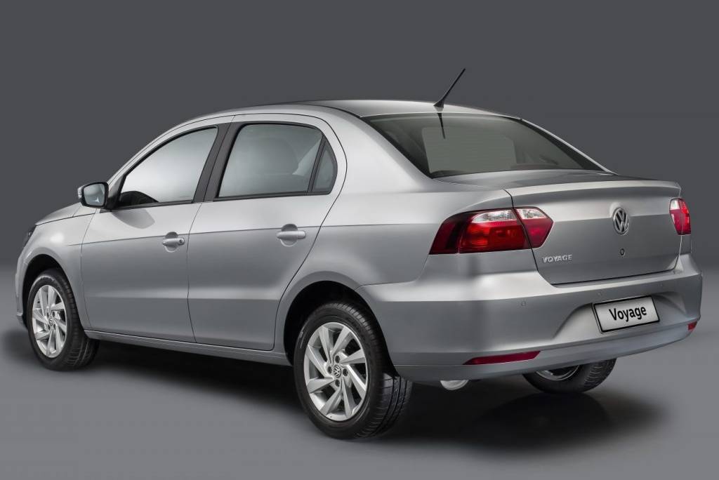 Volkswagen Voyage 2019 Exterior Traseira Estática VW Novo Gol e Voyage 2019 têm frente de Saveiro e versão única