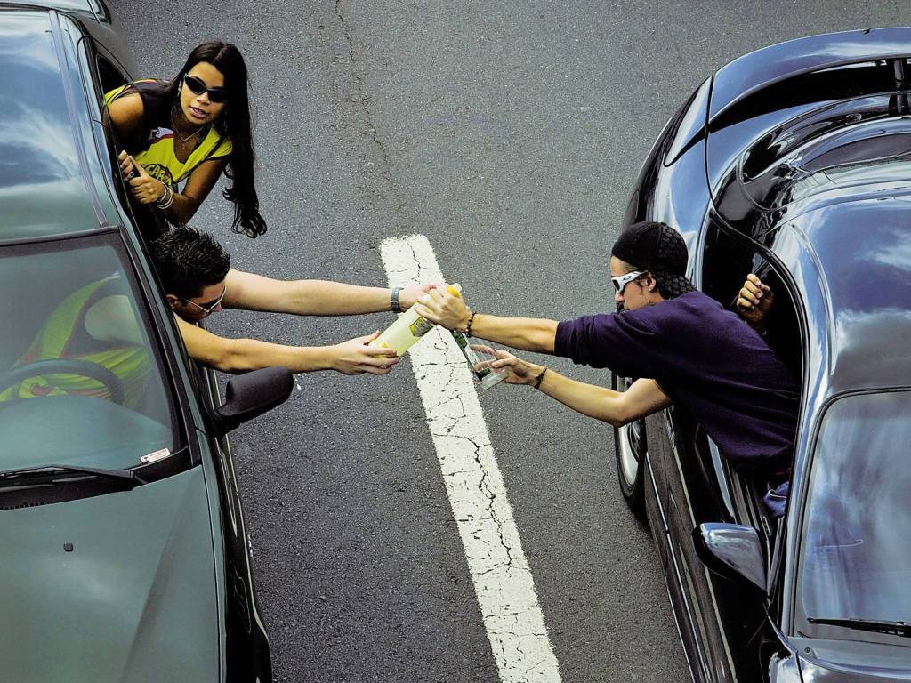 jovens-convidados-pela-revista-quatro-rodas-para-testar-os-efeitos-do-c3a1lcool-sob jovens-convidados-pela-revista-quatro-rodas-para-testar-os-efeitos-do-c3a1lcool-sob