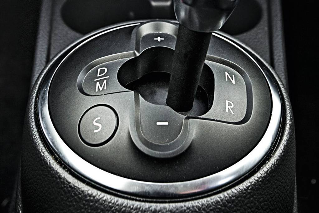 Carro com transmissão automática ou automatizada pega no tranco?