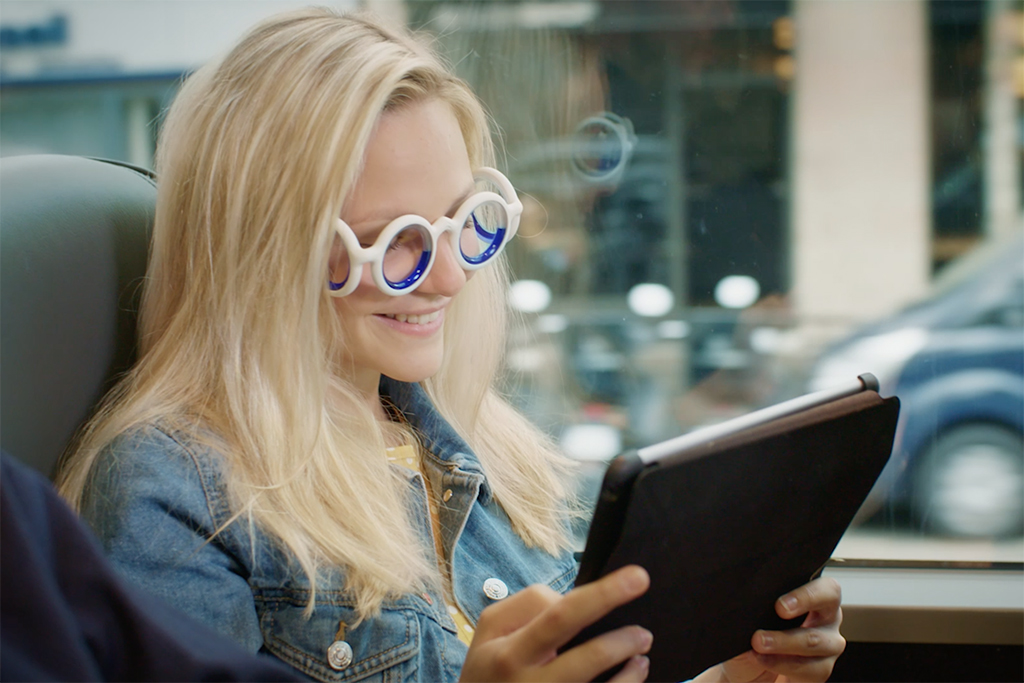 Citroën lança óculos que prometem reduzir enjoos no carro