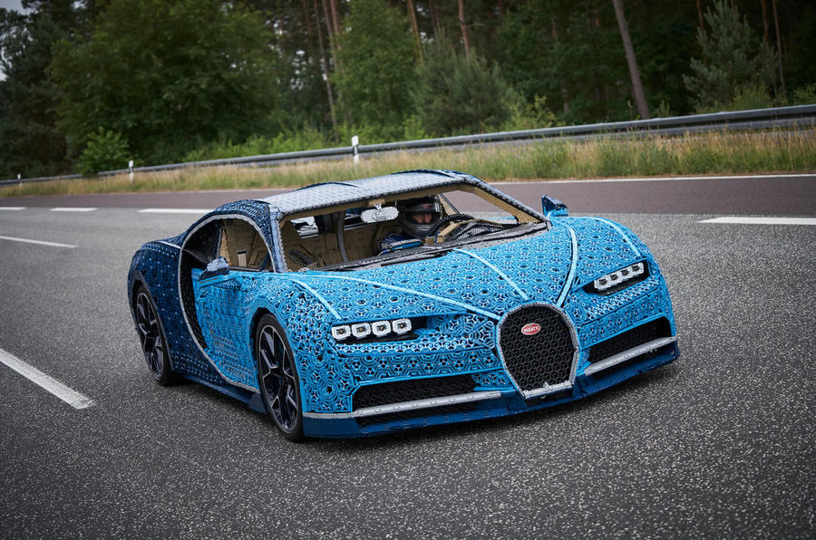 Bugatti Chiron de Lego tem 2.304 motores e pode ser dirigido