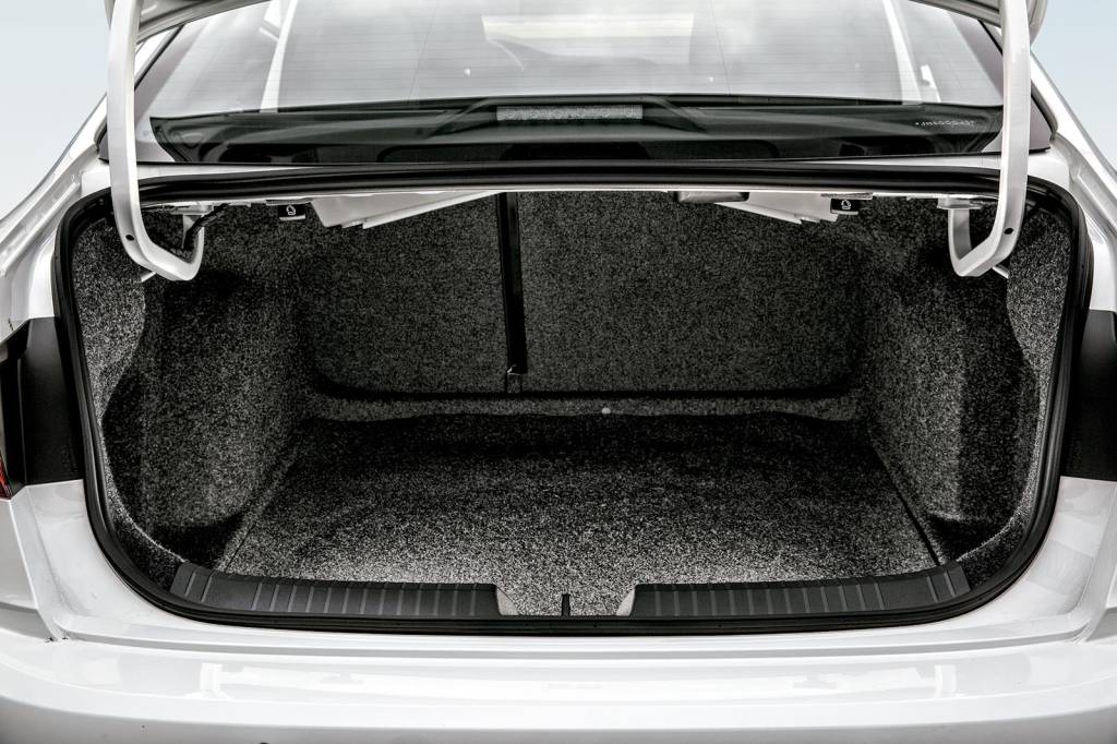 Volkswagen Jetta 1.4 TSI R-Line (10) Volkswagen Jetta 1.4 TSI R-Line (10)