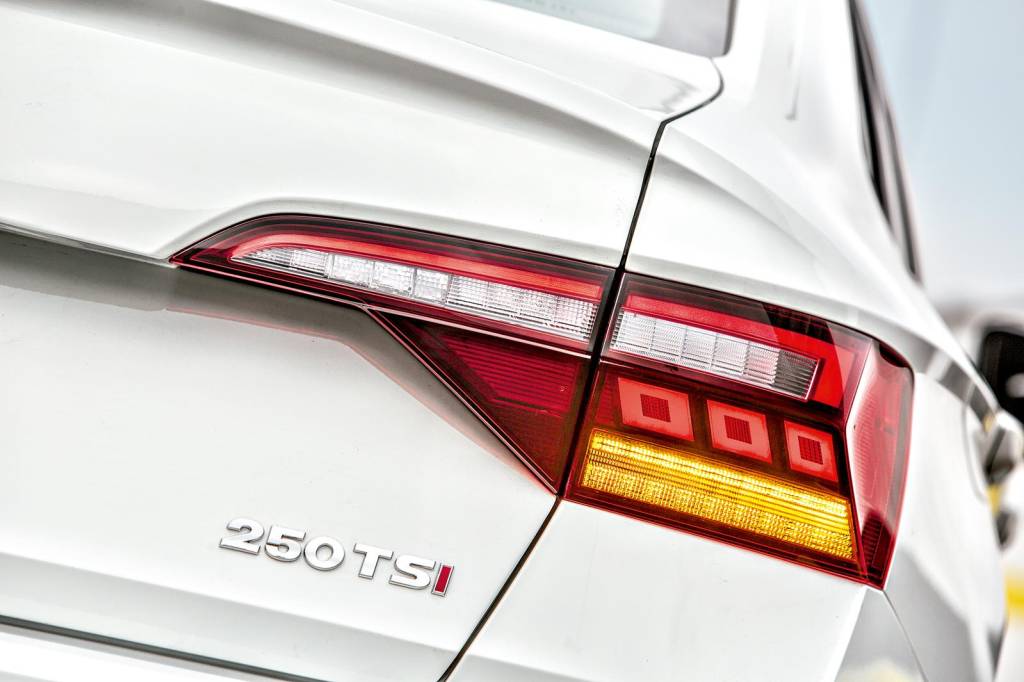 Volkswagen Jetta 1.4 TSI R-Line (12) Volkswagen Jetta 1.4 TSI R-Line (12)