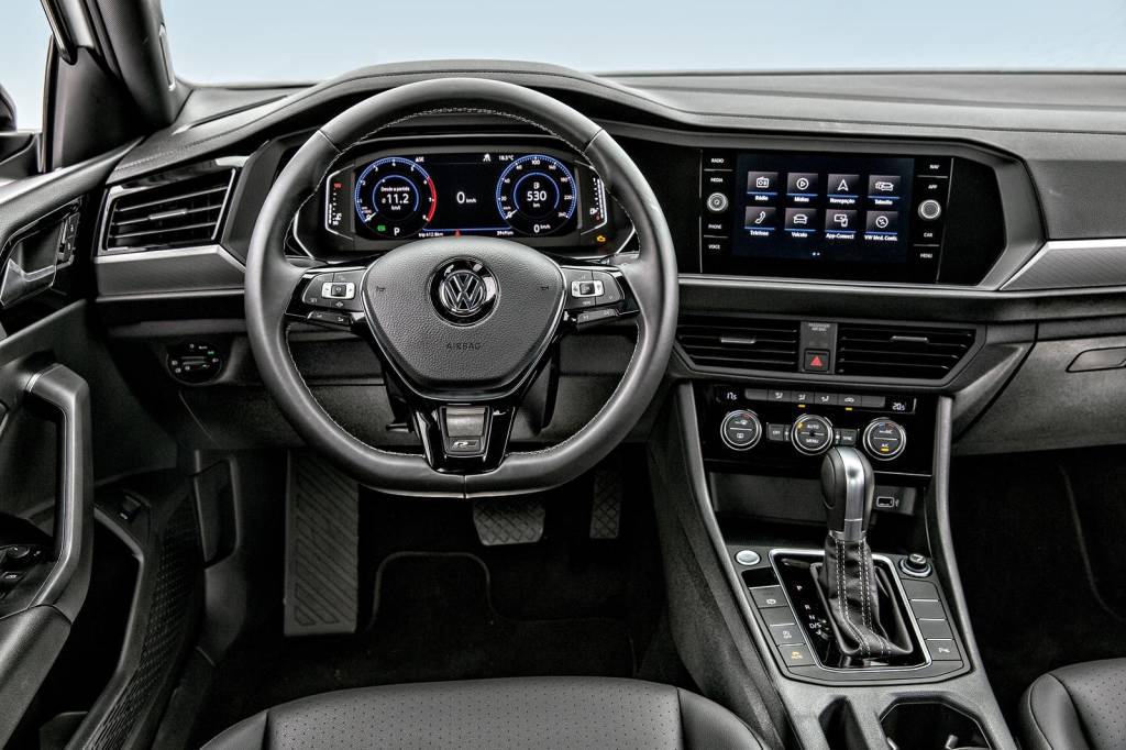 Volkswagen Jetta 1.4 TSI R-Line (3) Volkswagen Jetta 1.4 TSI R-Line (3)