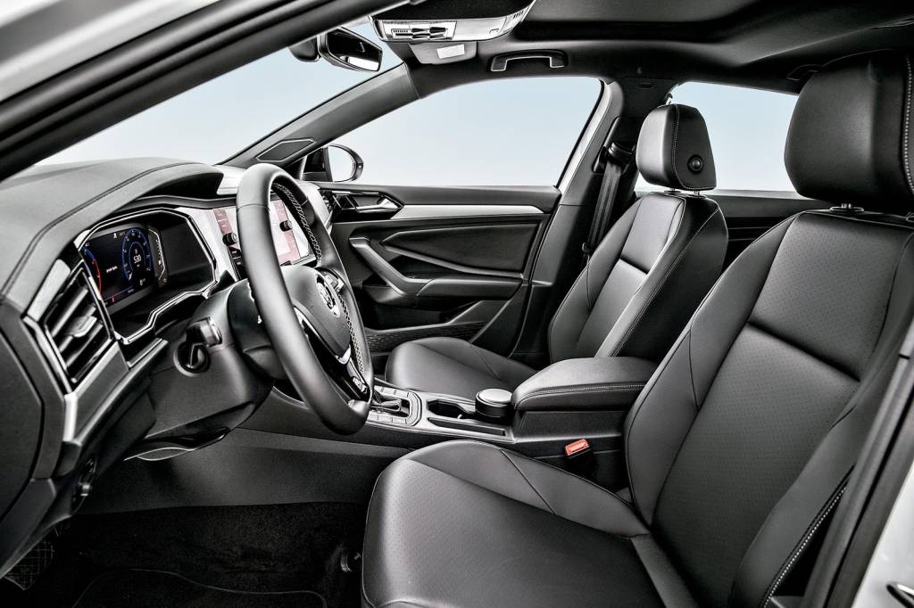 Volkswagen Jetta 1.4 TSI R-Line (5) Volkswagen Jetta 1.4 TSI R-Line (5)