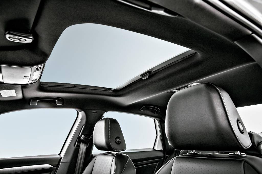 Volkswagen Jetta 1.4 TSI R-Line (9) Volkswagen Jetta 1.4 TSI R-Line (9)