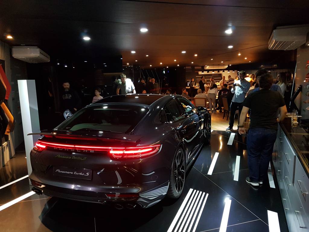 Área VIP da Porsche no Salão Área VIP da Porsche no Salão