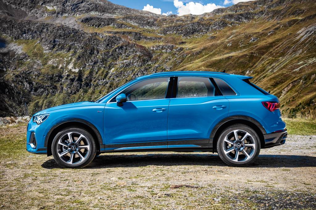 Audi-Q3_Turbo-Blue_003.jpg Audi-Q3_Turbo-Blue_003.jpg
