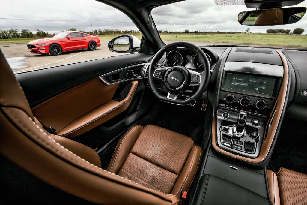 comparativo jaguar f-type 2.0 p300 ford mustang gt (3) comparativo jaguar f-type 2.0 p300 ford mustang gt (3)