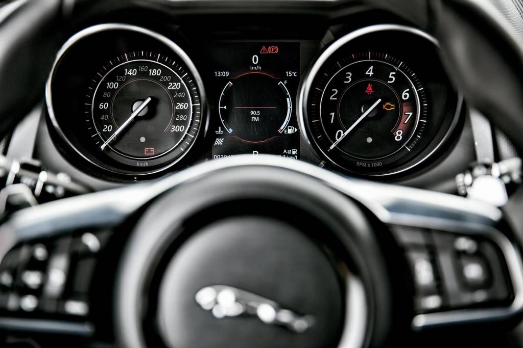 comparativo jaguar f-type 2.0 p300 ford mustang gt (4) comparativo jaguar f-type 2.0 p300 ford mustang gt (4)