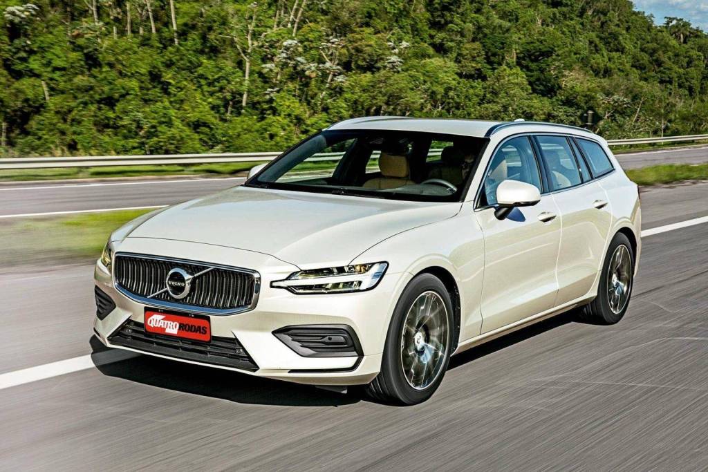 Automóvel V60 T5 Momentum, da Volvo, testado pela revista Quatro Rodas. Automóvel V60 T5 Momentum, da Volvo, testado pela revista Quatro Rodas.