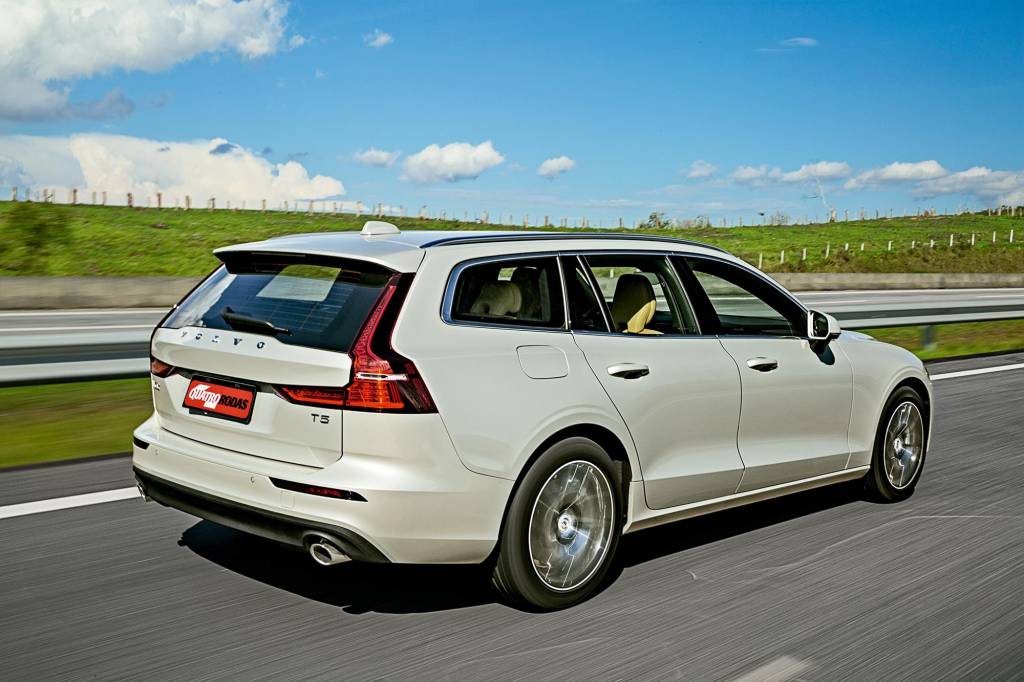 Automóvel V60 T5 Momentum, da Volvo, testado pela revista Quatro Rodas. Teste: Volvo V60 é uma alternativa de luxo aos fãs de SUVs