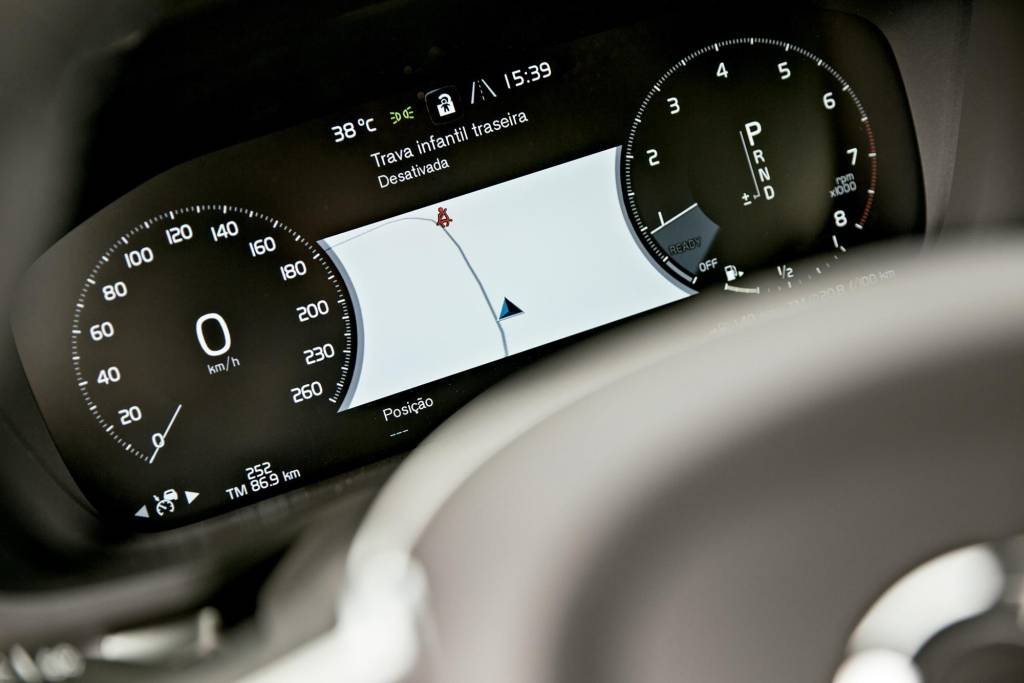 Automóvel V60 T5 Momentum, da Volvo, testado pela revista Quatro Rodas. Automóvel V60 T5 Momentum, da Volvo, testado pela revista Quatro Rodas.