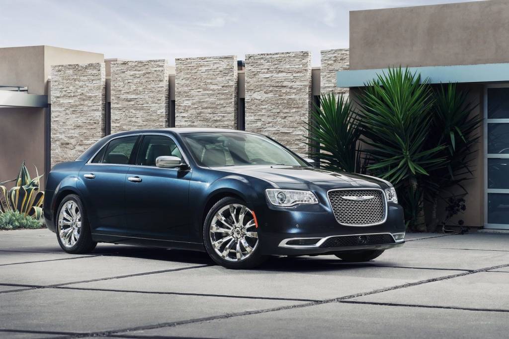 Chrysler-300-2015-1600-08 Chrysler 300C tem 70 unidades envolvidas no recall