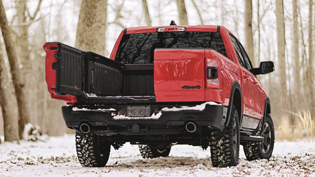 Ram 2 RAM 1500 ganha caçamba com tampa traseira bipartida à la Fiat Toro