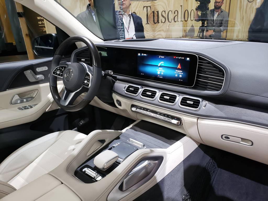 mercedes-benz-gls-2020 mercedes-benz-gls-2020