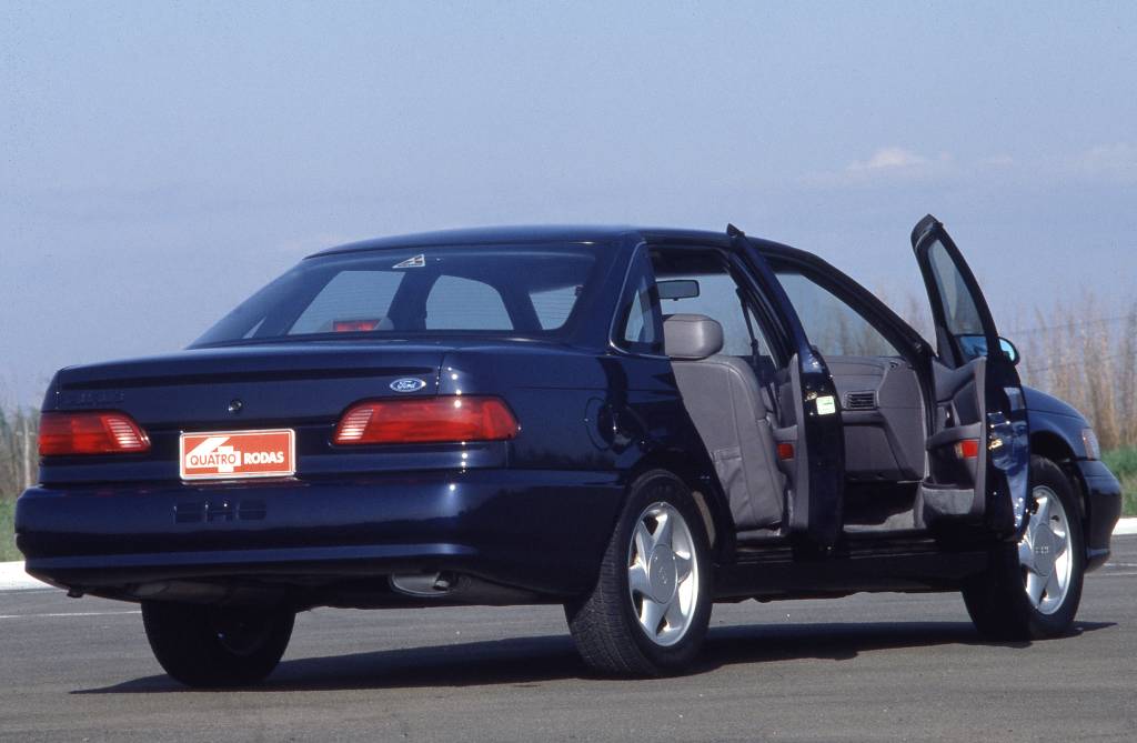 Ford Taurus SHO (5) Ford Taurus SHO (5)