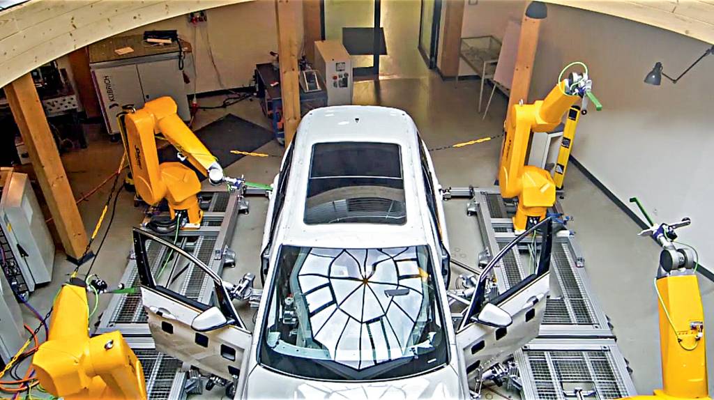 Robôs assumem lugar de engenheiros e aceleram desenvolvimento de um carro