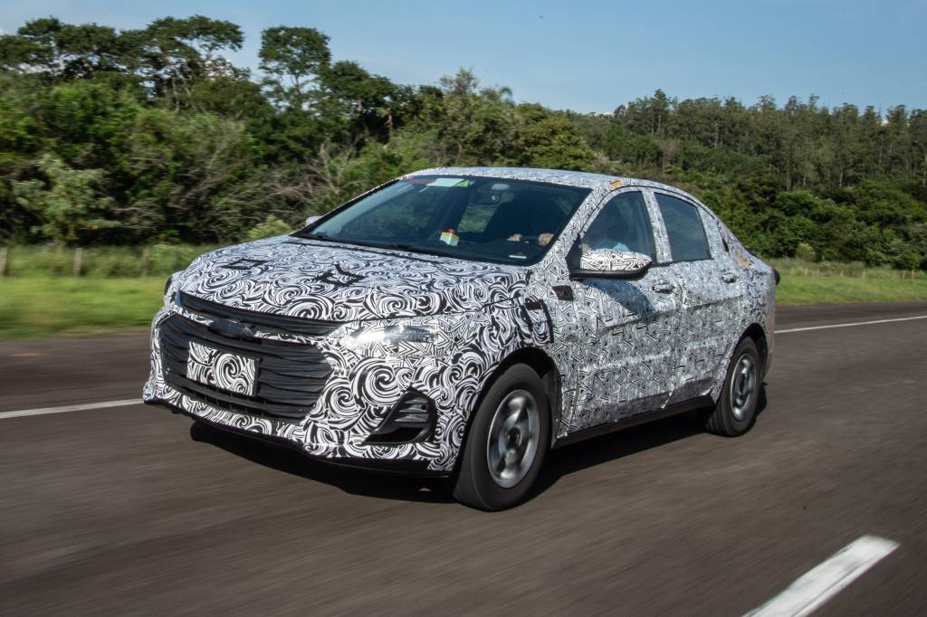 Novo sedã em desenvolvimento no Campo de Provas da GM no Brasil (2) Novo sedã em desenvolvimento no Campo de Provas da GM no Brasil (2)
