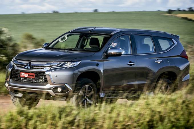 Comparativo Mitsubishi Pajero Sport x Toyota SW4