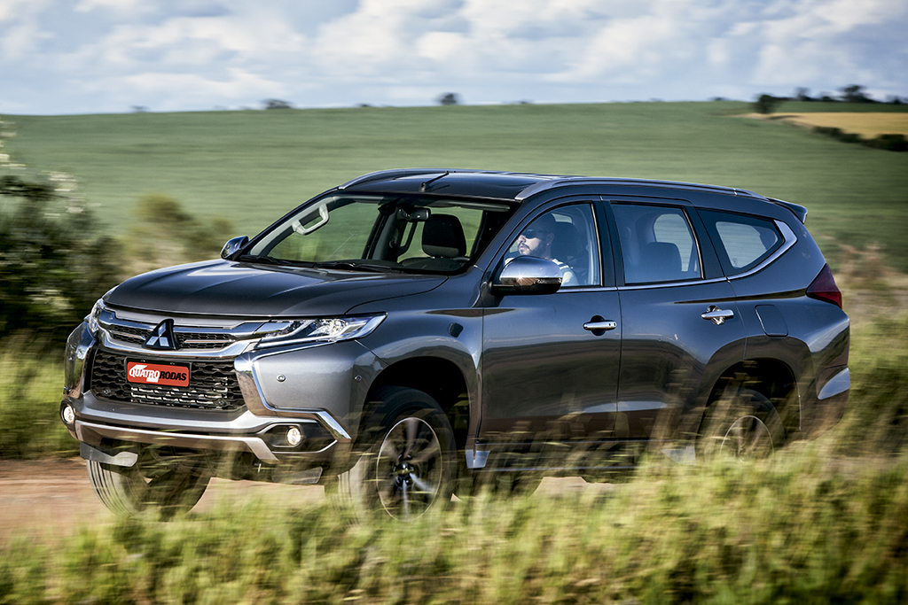 Comparativo Mitsubishi Pajero Sport x Toyota SW4 Comparativo: Mitsubishi Pajero Sport e Toyota SW4, SUVs de famílias brutas