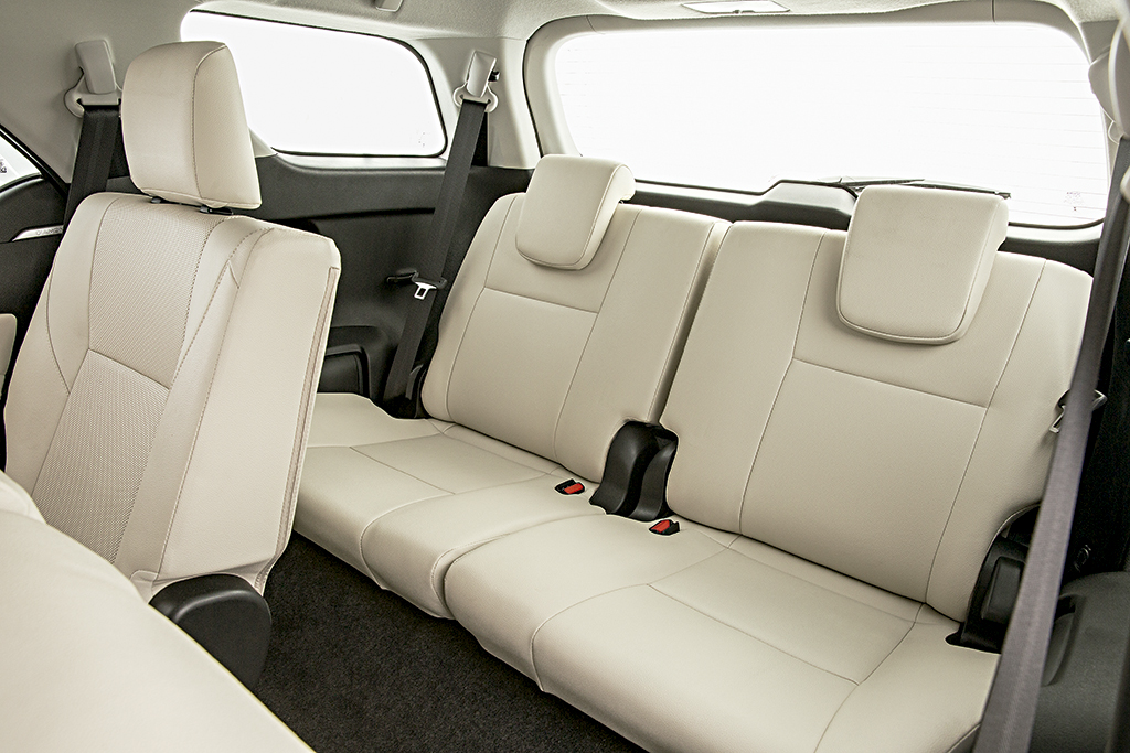 Comparativo Mitsubishi Pajero Sport x Toyota SW4 Comparativo Mitsubishi Pajero Sport x Toyota SW4
