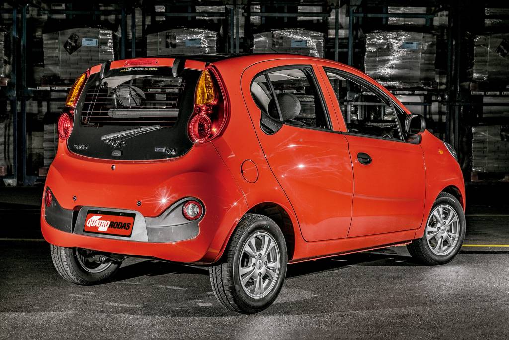 Comparativo Renault Kwid Fiat Mobi Chery QQ (22) Tampa pequena dificulta acesso ao porta-malas