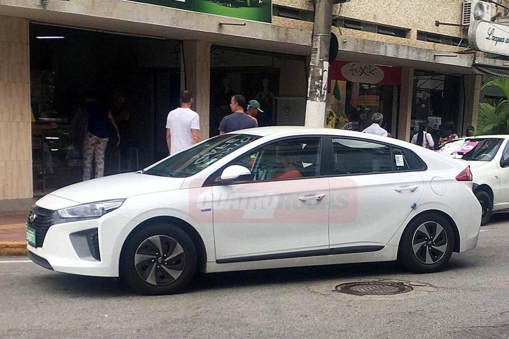 Hyundai Ioniq (1) Hyundai Ioniq (1)