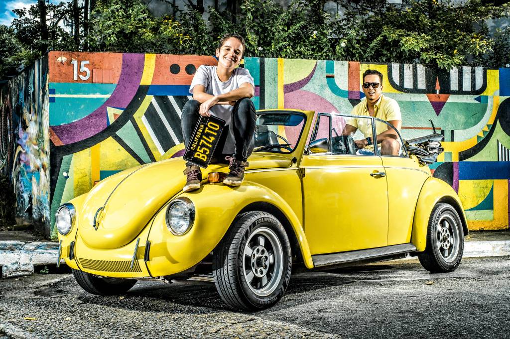 Ela dirigiu 17.600 km dos EUA ao Brasil trazendo este Fusca para a mãe