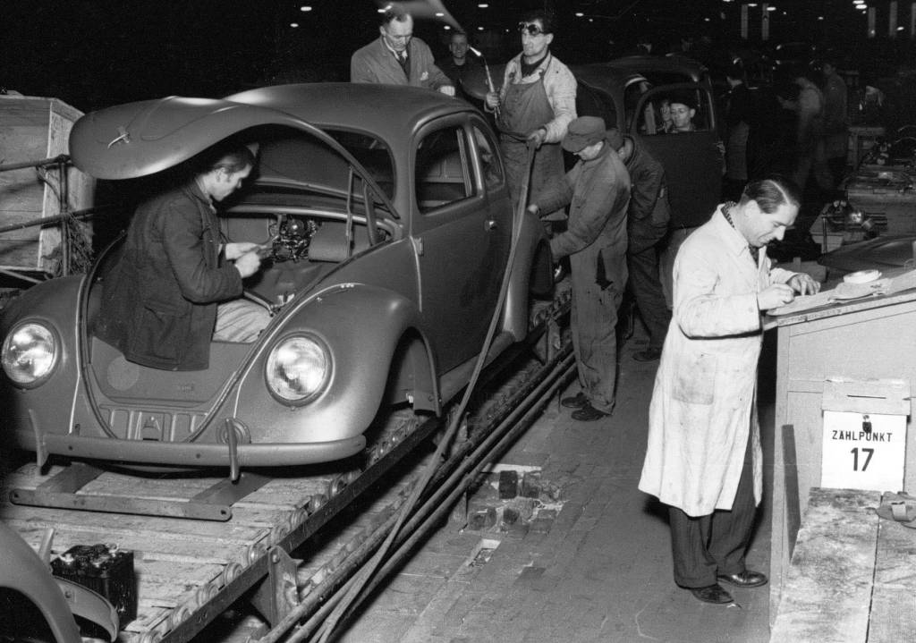 Serienstart einer Ikone: Der erste VW Käfer rollte vor 70 Jahren im Werk Wolfsburg vom Band Serienstart einer Ikone: Der erste VW Käfer rollte vor 70 Jahren im Werk Wolfsburg vom Band