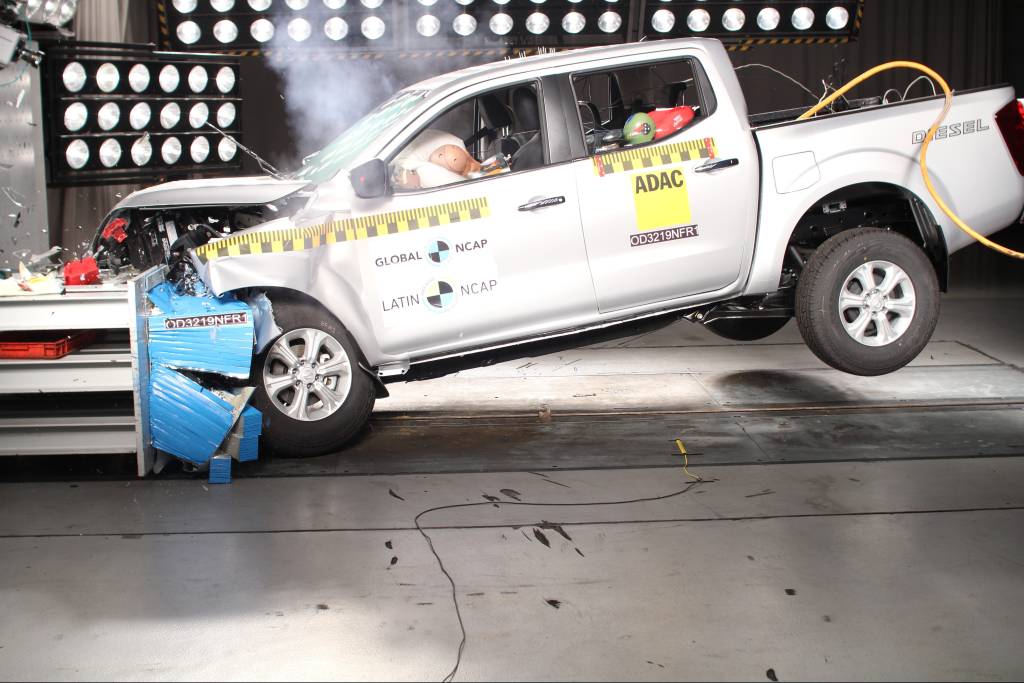 Nissan_Frontier_-_NP300_Navara_(double_cabs)_+_2_Airbags Nissan_Frontier_-_NP300_Navara_(double_cabs)_+_2_Airbags