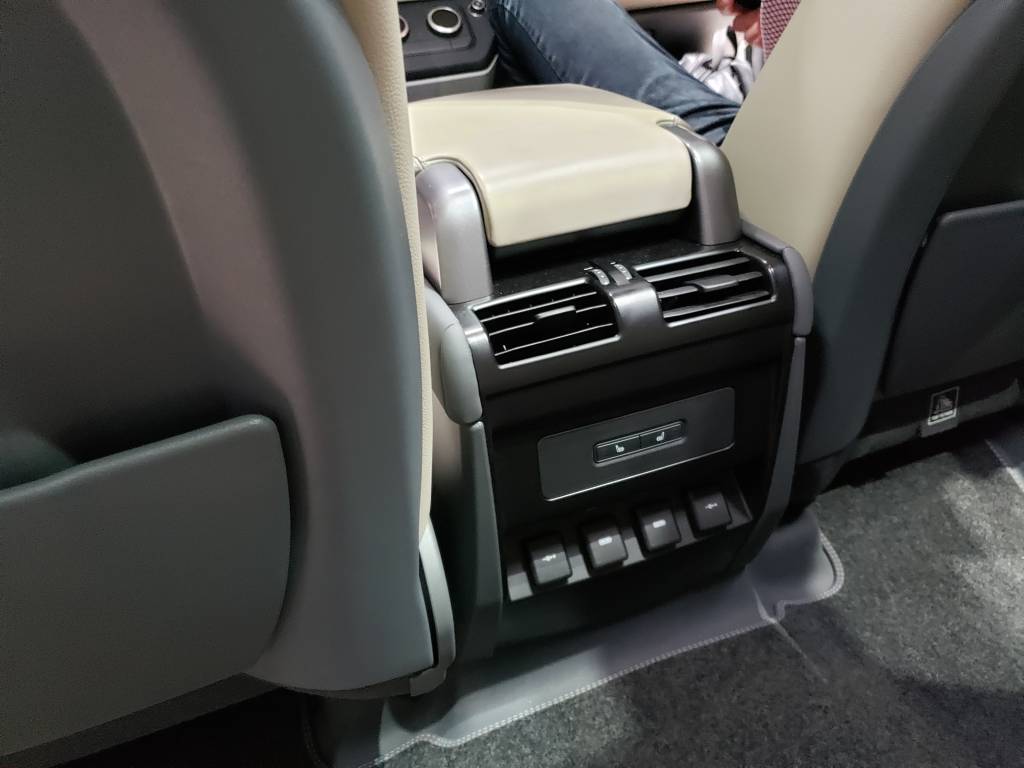 Land Rover Defender Parceria com a Panasonic visa garantir ar impecável aos ocupantes, sem necessidade de bugigangas adicionais