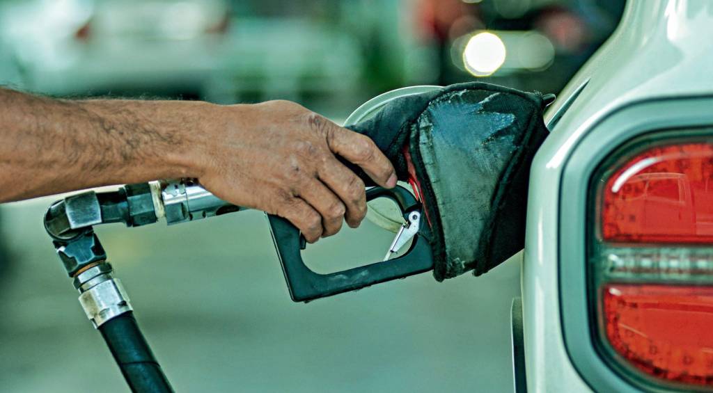 economia272.jpg Bomba de combustível