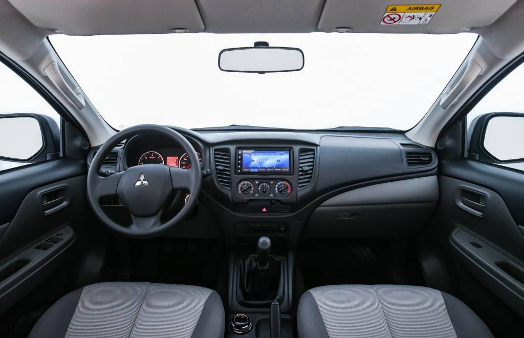 mitsubishi_l200_triton_sport_outdoor (3) mitsubishi_l200_triton_sport_outdoor (3)
