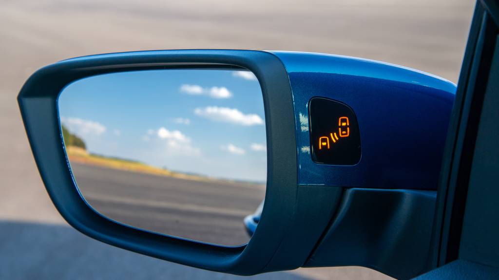 Novo Onix Plus Premier (13) (1) Impressões: Chevrolet Onix Plus sacrifica detalhes para lacrar no conjunto