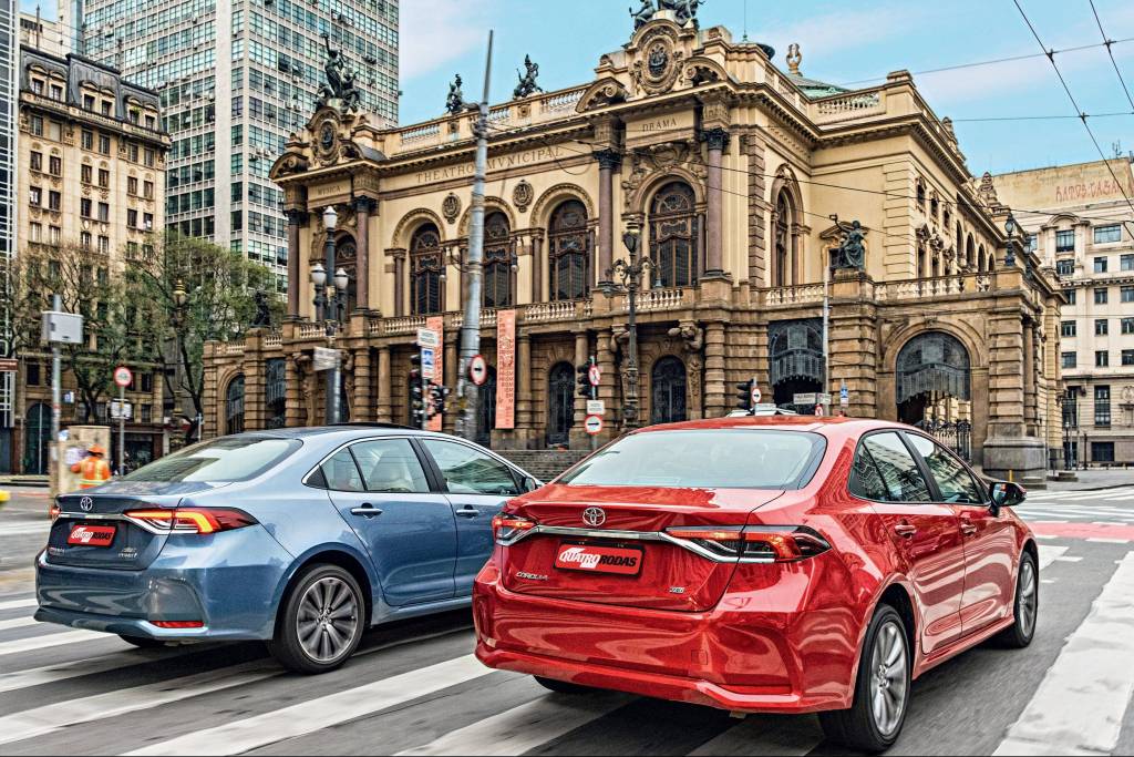 Toyota Corolla 2.0 versus híbrido 8 Toyota Corolla 2.0 versus híbrido 8