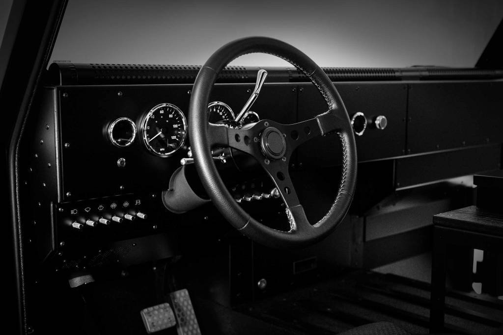 CLOSEUP-DASH-SMALL CLOSEUP-DASH-SMALL