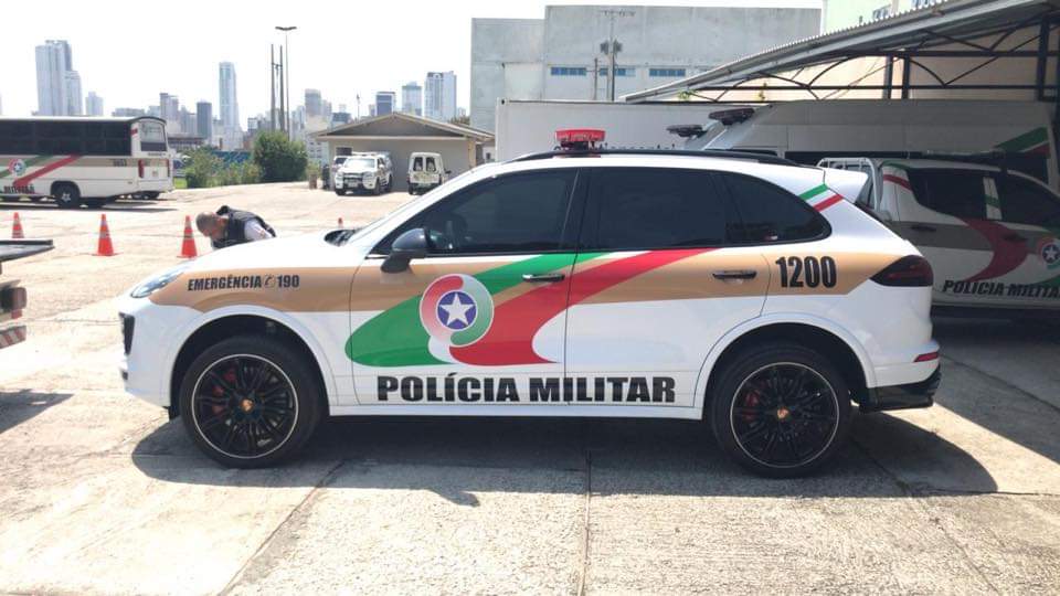 PORSCHE CAYENNE MILITAR PORSCHE CAYENNE MILITAR