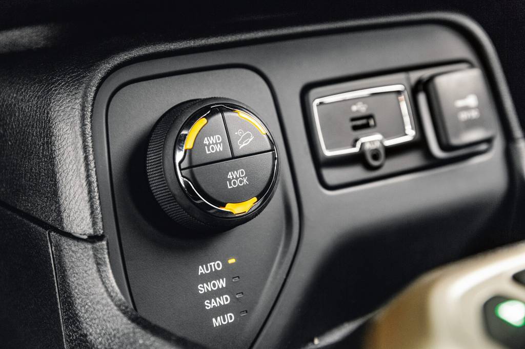 Correio Técnico: por que carros 4×4 desligam o ESP ao acionar a reduzida?