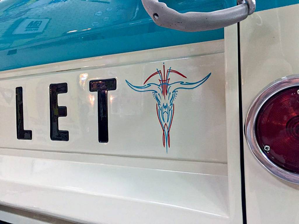 O tatuador brasileiro que se especializou em tatuar… carros clássicos