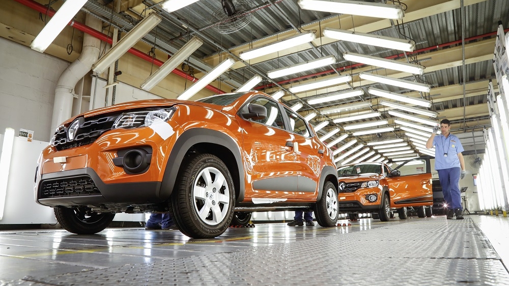 Fábrica da Renault em São José dos Pinhais (PR) Renault é mais uma a interromper produção no Brasil e dá férias a 7.500